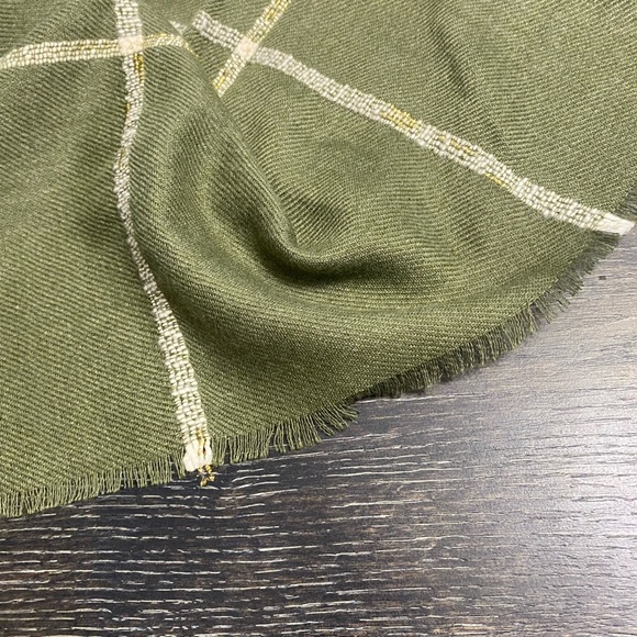 LC Lauren Conrad Grid Plaid Soft Wrap Scarf - Picture 3 of 9